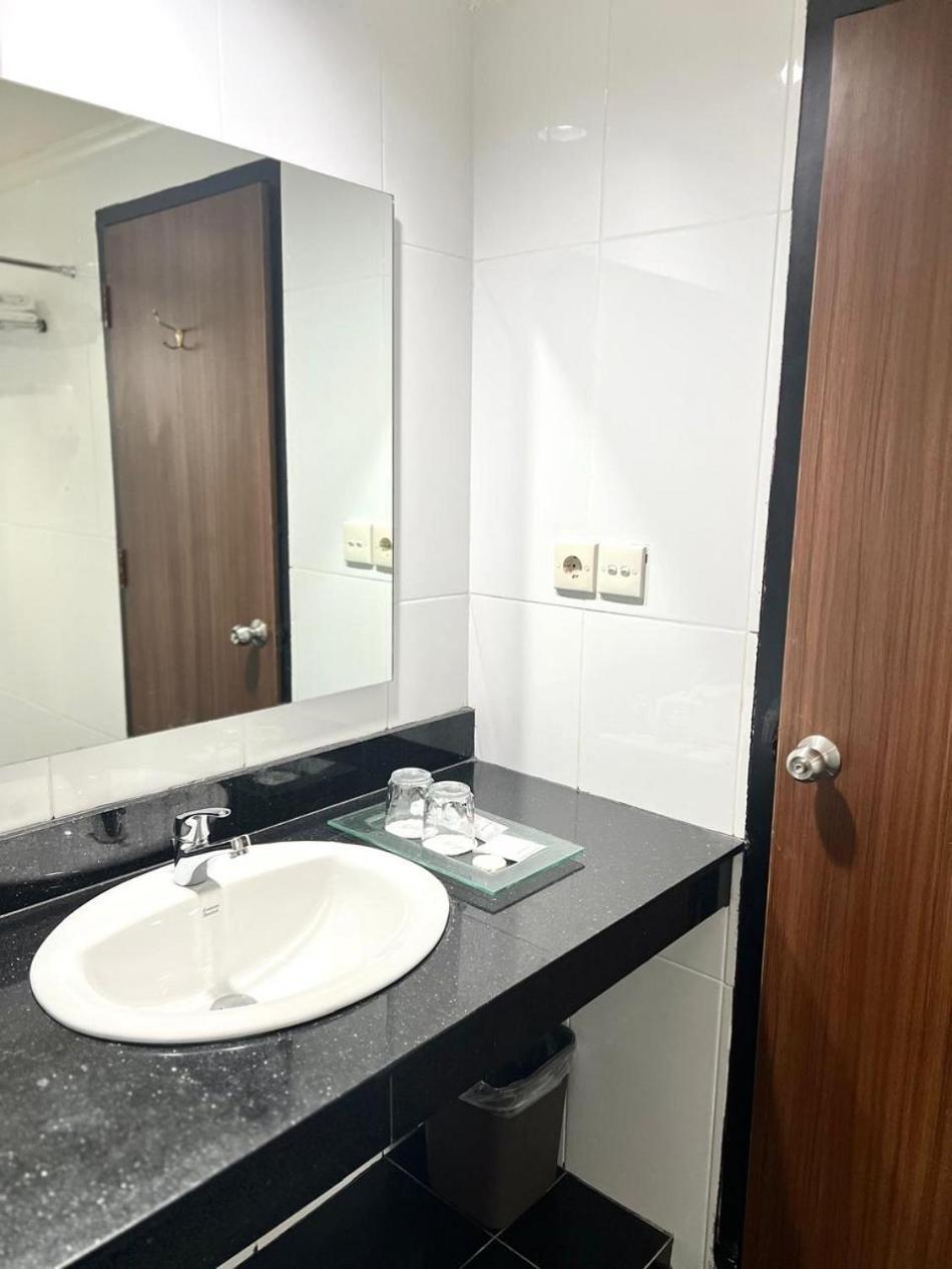 פאלמבאנג Royal Asia Hotel מראה חיצוני תמונה